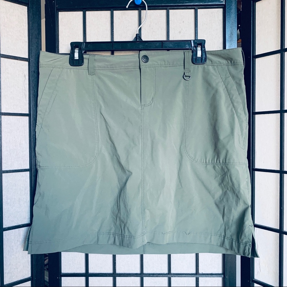 REI olive green quick dry outdoor skort Sz 12